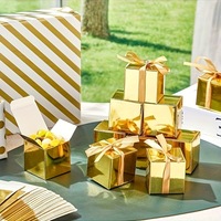 Boîte à bonbons carrée en papier spécial doré avec ruban doré, design uni pour la décoration de fêtes d'anniversaire et de remise de diplômes