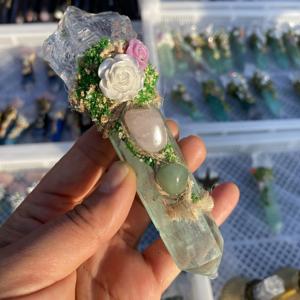 Fait à la main naturel vert Fluorite <span class=keywords><strong>cristal</strong></span> Point baguette rugueux clair Quartz <span class=keywords><strong>cristal</strong></span> <span class=keywords><strong>roche</strong></span> magique sorcière baguette ornement pour la décoration intérieure - Product Image 5