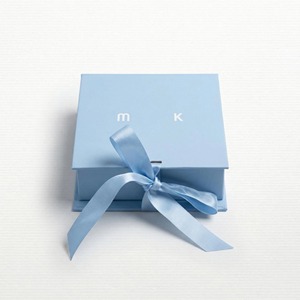 Scatola Regalo Rigida Personalizzata a Forma di Libro, Confezione di Lusso Quadrata con Chiusura Magnetica e Nastro per Gioielli - Product Image 4