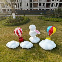 Conception et personnalisation gratuites de statues d'animaux en résine résistantes à la corrosion pour la décoration des fêtes avec logo et couleurs personnalisés