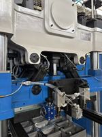 Machine de thermoformage entièrement automatique à quatre stations avec entraînement par servomoteur pour la fabrication de pots de fleurs en plastique, de boîtes à fruits et de plateaux