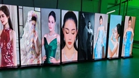 LED-Videowand-Bildschirm P2.5 für Innenräume 16:9 800cd Vollfarbig CMS SDK für Einzelhandelsgeschäfte Werbung Ausstellungshallen