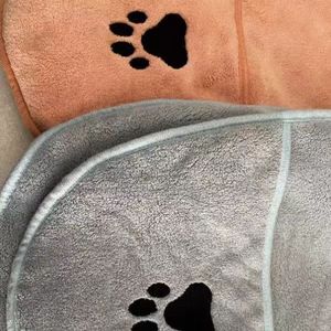 ผ้าขนหนูสำหรับสุนัข 4 สี ผลิตจากไมโครไฟเบอร์ ซักเครื่องได้ สำหรับสุนัขและแมว ขนาด 22x11 นิ้ว ผ้าขนหนูอาบน้ำสำหรับสัตว์เลี้ยง - Product Image 6