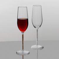 Verre à vin sur pied en borosilicate soufflé à la main, moderne et luxueux, vente en gros, approvisionnement en vrac, OEM, gobelet personnalisé, distributeur de mariage, Silk
