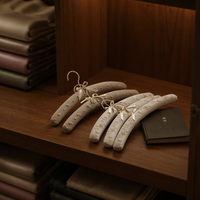 Porte-vêtements de luxe en coton et lin, antidérapant, sans couture, avec couverture en tissu et éponge, pour robes de mariée et broderies