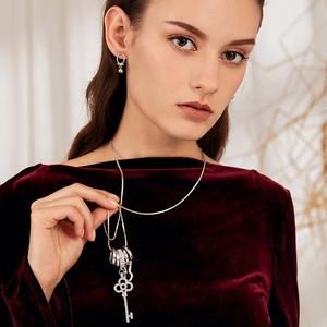セーター用クリエイティブファッションレディースロングチェーンペンダントネックレスキーネックレス - Product Image 5