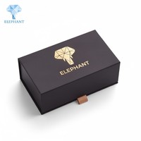 Boîte à parfum magnétique de luxe personnalisée, emballage cadeau en carton rigide avec logo estampé à chaud et insert en mousse