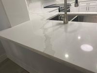 Comptoir au design moderne artificiel blanc Carrara Nano cristallisé marbre îlot de cuisine coupé à la taille pour table à manger