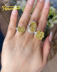 Anello di Fidanzamento con Diamante Sintetico Ovale Dorato per Donna, Certificato IGI, Elegante e Lussuoso - Product Image 1