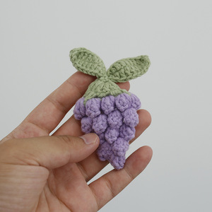 Piezas de <span class=keywords><strong>tela</strong></span> de uva tejidas a mano, lana tejida <span class=keywords><strong>para</strong></span> niñas, accesorios de ropa de ganchillo, decoraciones de ropa con motivos de frutas. - Product Image 1
