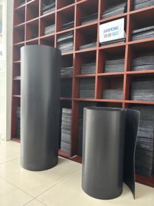 Geomembrana negra de HDPE de 2 mm, revestimiento para presas, revestimiento para presas de plástico liso e impermeable de 1 mm y 1,5 mm, y geomembrana para estanques de peces. - Product Image 2