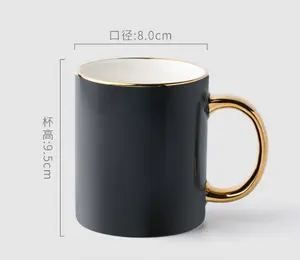 Mug keramik kosong lapisan warna cetak sublimasi kustom cangkir dua nada mug pegangan emas tepi berlapis emas untuk sublimasi