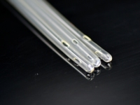 Cathéter urinaire en PVC transparent flexible et durable avec trois types de perforations et embout courbé