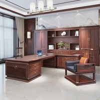 Bureau de direction contemporain avec plateau spacieux, rangements latéraux et panneaux avant texturés