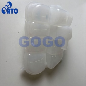 Réservoir de liquide de refroidissement de radiateur d'expansion et de trop-plein adapté pour Ford Kuga CV618K218BC/CV6Z8A080C pour le commerce extérieur - Product Image 3
