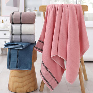 Serviette <span class=keywords><strong>de</strong></span> <span class=keywords><strong>bain</strong></span> absorbante en coton 70*140cm grande serviette <span class=keywords><strong>de</strong></span> <span class=keywords><strong>bain</strong></span> qualité serviette <span class=keywords><strong>de</strong></span> <span class=keywords><strong>bain</strong></span> confortable et très douce vente en gros - Product Image 5
