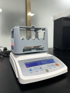 Medidor de Densidade Digital Multifuncional Portátil para Grânulos Sólidos ASTM D792 ASTM D297 ISO 2781 ISO 1183 - Product Image 4