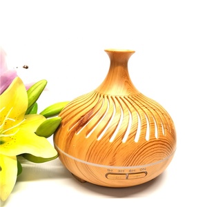 2025 Độc Đáo Thân Thiện Với Môi 500Ml Hạt Gỗ Tinh Dầu Khuếch Tán Bàn Máy Tạo Độ Ẩm Không Khí Với 7LED Đèn Cho Xe Ô Tô Ngoài Trời Sử Dụng - Product Image 6