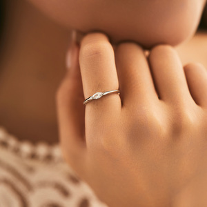 Bague de fiançailles en argent SS925 pour femme, sertie de diamants taille marquise, monture à tension, style classique, bijoux fins - Product Image 3