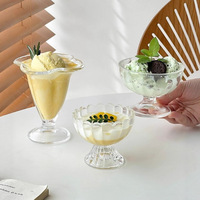 Gelas Piala Es Krim Kaca Tinggi dengan Pola Bunga, Desain Tanpa Tutup dan Tanpa Tangkai untuk Penggunaan Minimalis Modern.
