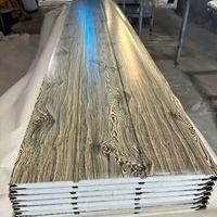 Panneau sandwich métallique isolé thermiquement en mousse de PU PVDF imperméable de 16 mm pour la construction de toitures extérieures d'hôtels