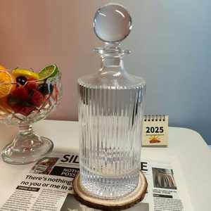 Carafe à whisky en cristal de grande capacité en gros, gravée, style classique, rayures verticales épaisses, bouteille en <span class=keywords><strong>verre</strong></span> à whisky - Product Image 1