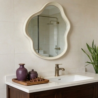 Grand miroir mural de salle de bain de style nordique crème, irrégulier, en bois de noyer, pour la décoration intérieure