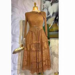 Abito Plissettato Vintage Miyake 2025 <span class=keywords><strong>con</strong></span> Collo Asimmetrico, Taglie Forti, Tinta Unita, <span class=keywords><strong>Gonna</strong></span> Svasata, Vita Impero, in Poliestere Antistatico - Product Image 4