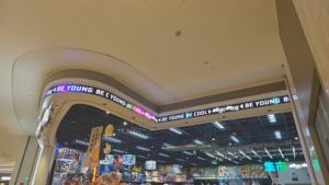 Indoor Outdoor Full Color <span class=keywords><strong>Led</strong></span> Strip Scherm Winkel Reclameboodschap Publiek Welkom <span class=keywords><strong>Display</strong></span> Hoge Helderheid Scroll Scherm - Product Image 3