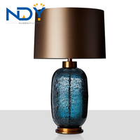 Lampe de chevet moderne et minimaliste pour salon Lampe de table en verre pour chambre d'hôtel Lampe d'étude en verre Lumière américaine Vase de luxe