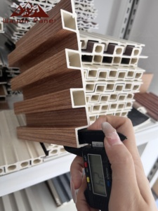 Tấm ốp tường Wayon WPC chống thấm, thiết kế dạng sóng, dùng trong nhà/ngoài trời - Product Image 3