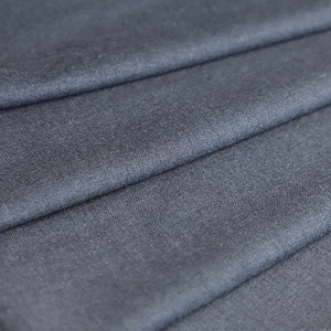 Tissu de qualité supérieure, fin, extensible, lisse et confortable pour les vêtements de cérémonie. - Product Image 2