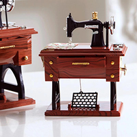 Décoration d'intérieur quotidienne, boîte à musique rétro miniature amusante, boîte à musique en forme de machine à coudre, boîte à musique en forme de machine à coudre, peut être utilisée comme cadeau d'anniversaire
