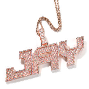 Ciondolo Personalizzato Uwin con Lettere in <span class=keywords><strong>Corsivo</strong></span> in Zirconia Taglio Baguette, Gioiello con Iniziale in Zirconia Cubica - Product Image 3