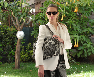 Affidabile Borsa a Tracolla da Donna Modello Madrid in Materiale Mat-b, Personalizzata in PVC e Cotone, Artigianale con Tracolla, Stile Rock Classico Sostenibile - Product Image 3