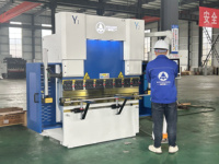 Presse plieuse électrohydraulique CNC de petite taille de 40 tonnes, 4 axes, Delem DA53TX, pour le pliage de tôles métalliques de 1600 mm avec dispositif de protection laser
