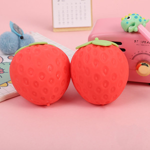 Jouet anti-stress en forme de fraise simulée 2025 pour filles, balle à presser pour soulager le stress - Product Image 5