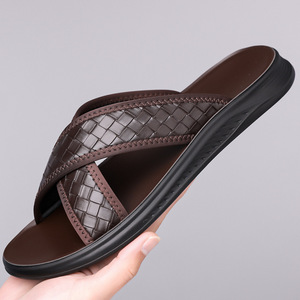 Sandalias Tejidas con Tiras Cruzadas para Hombre, Antideslizantes, para Playa, en Negro y Marrón, Modelo 602 - Product Image 1