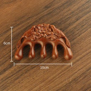 Peine pequeño para meridianos de madera maciza, pez Loto de sándalo dorado, diente ancho tallado para masaje de cabeza del cuero cabelludo, peine común de uso doméstico - Product Image 5