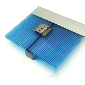 Revêtement UV durable 10mm <span class=keywords><strong>12mm</strong></span> Feuille multiparoi en <span class=keywords><strong>polycarbonate</strong></span> personnalisée <span class=keywords><strong>Plaque</strong></span> creuse en U pour système de toiture - Product Image 1