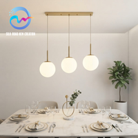 Lustre de restaurant à trois têtes de style nordique, design moderne et minimaliste, suspension planétaire en forme de haricot magique, LED dorée