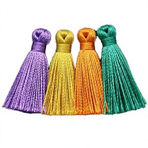 Meilleures ventes : Pompon décoratif en polyester de 4 cm pour pendentif, fil de glace DIY, Marque KT - Product Image 3