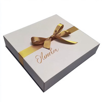 Boîtes d'expédition de fleurs en carton avec nœud papillon rose personnalisable Base de couvercle en deux pièces pour anniversaire Caractéristiques d'expédition de plantes en relief