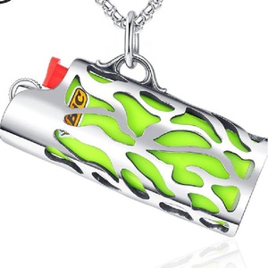 Nuevo Estilo: Collar de Acero Inoxidable Hueco para Hombre, Estuche para Encendedor Estilo Punk con Cadena Larga - Product Image 6