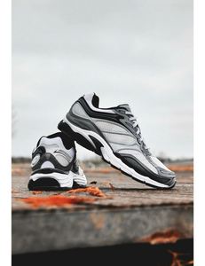 รองเท้าดีไซเนอร์ Saucony สำหรับผู้ชายและผู้หญิง รุ่น Triple Black หนังแท้ รองเท้าผ้าใบผู้ชาย รองเท้ากีฬากลางแจ้ง - Product Image 3