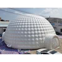 Dôme de tente gonflable blanc de 54 pieds pour 100 personnes avec tunnels amovibles, fabriqué avec les meilleurs matériaux pour les événements en plein air