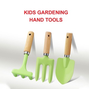 Ensemble de 3 pièces de <span class=keywords><strong>mini</strong></span> outils de jardinage pour enfants de couleur verte avec manche en bois personnalisable - Product Image 2