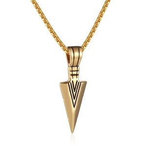 Collier pendentif flèche pour homme en acier inoxydable de luxe couleur or 14 carats, personnalisé et inaltérable - Product Image 2