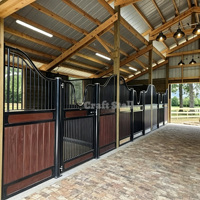 Système de box pour chevaux facile à installer, panneaux avant en bois de bambou, porte battante