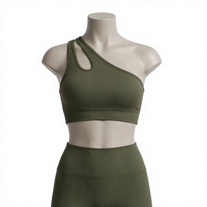 Ensemble de sport pour femme : Soutien-gorge de sport côtelé sans couture antibactérien dos nageur et short taille haute, avec logo frontal, vert olive, pour le yoga et les activités sportives - Product Image 1